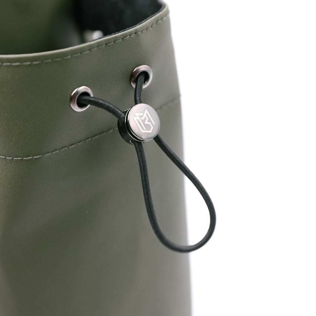 Magnetic water bottle bag