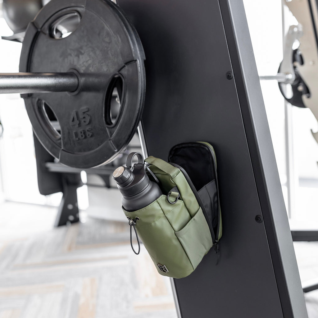 Magnetic water bottle bag