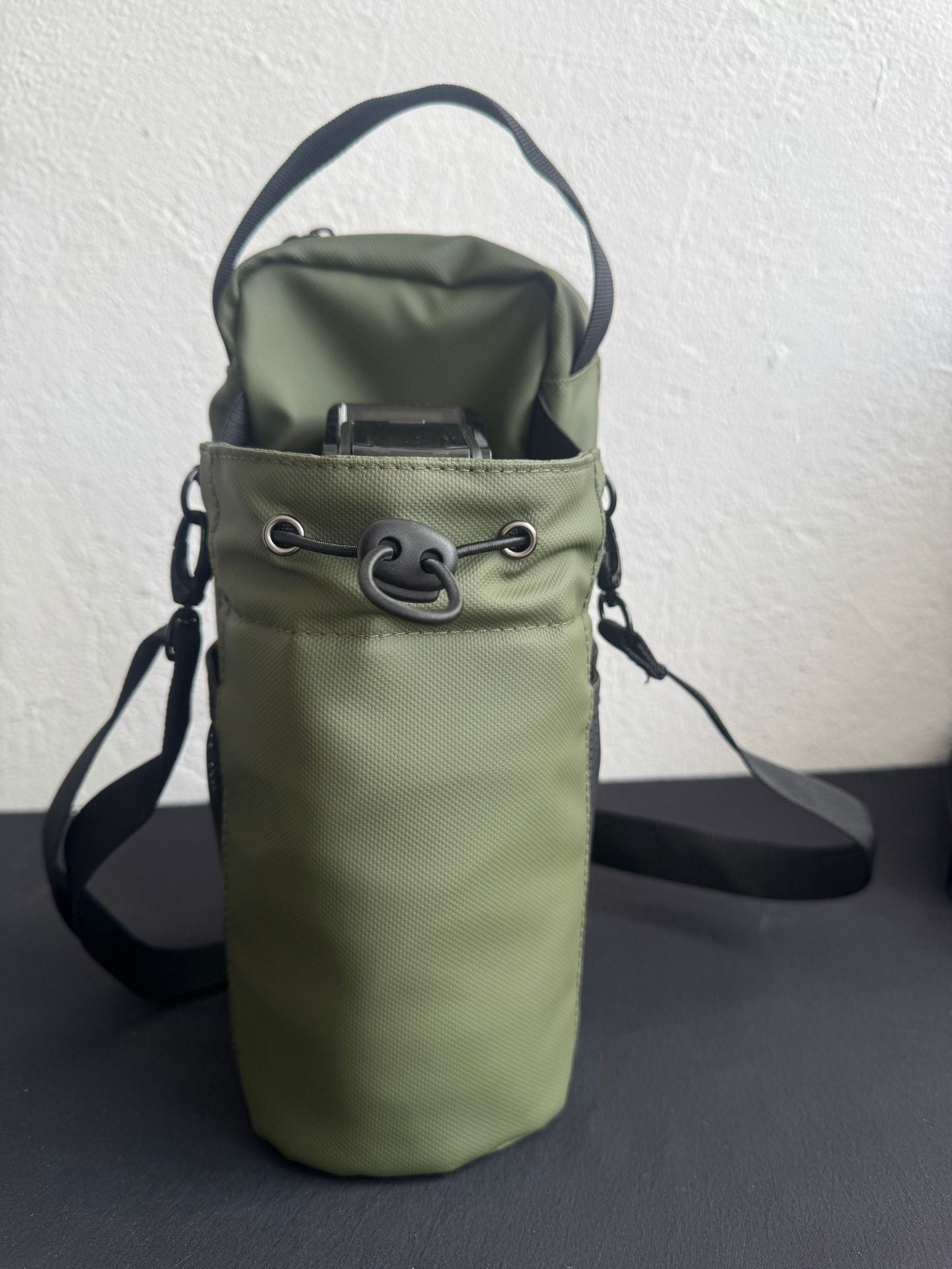 Magnetic water bottle bag